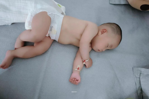 枣阳宝宝偏头怎么纠正